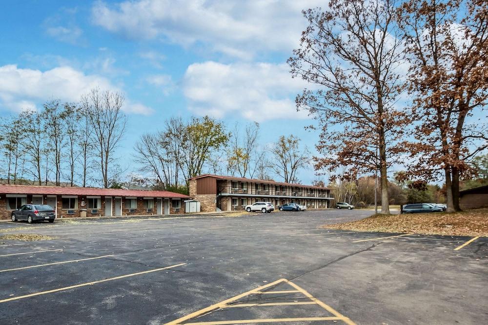 Econo Lodge Waupaca photo 2