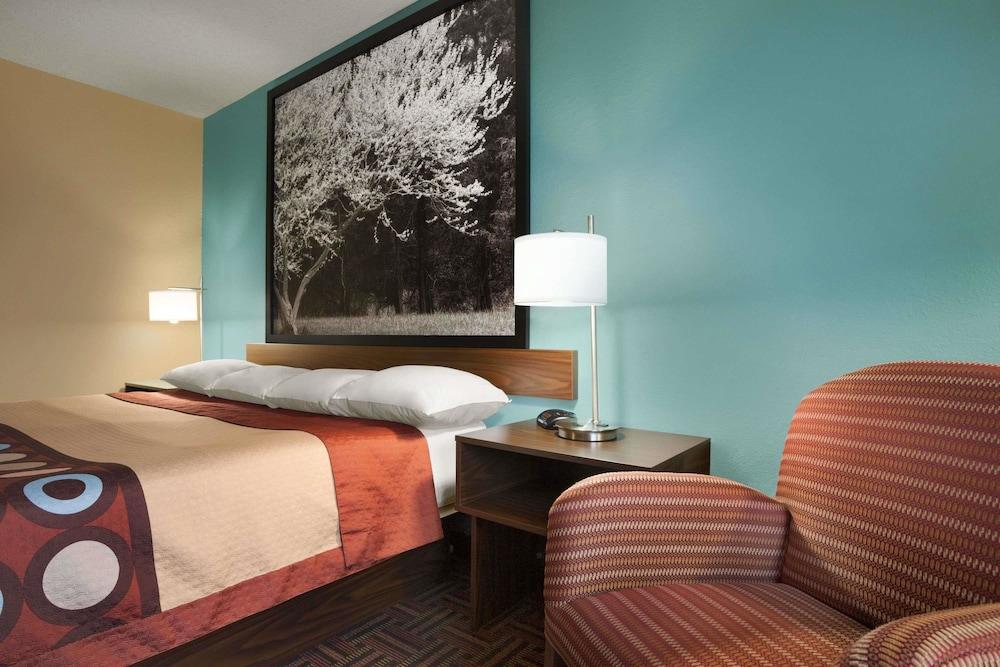 Super 8 by Wyndham Marion photo 8