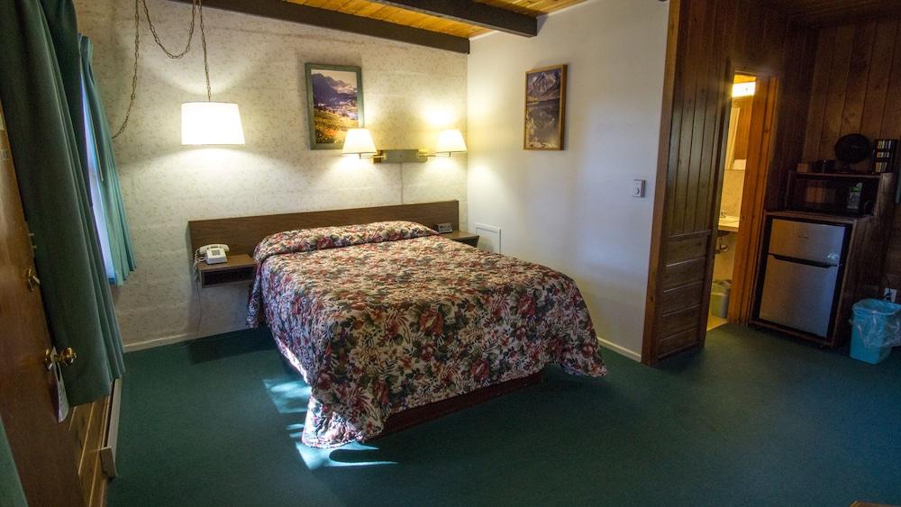 Mountain Pine Motel photo 12