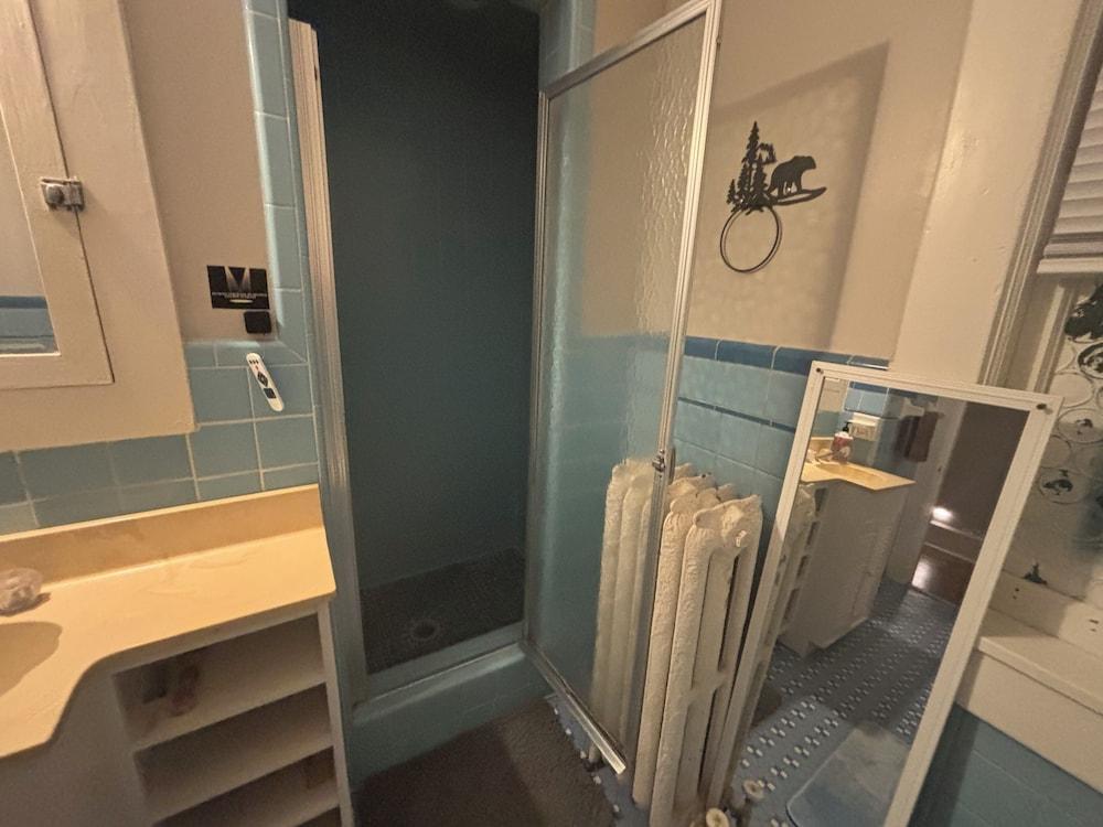 Cozy Bears Bunker's & Carpe Diem Spa photo 5