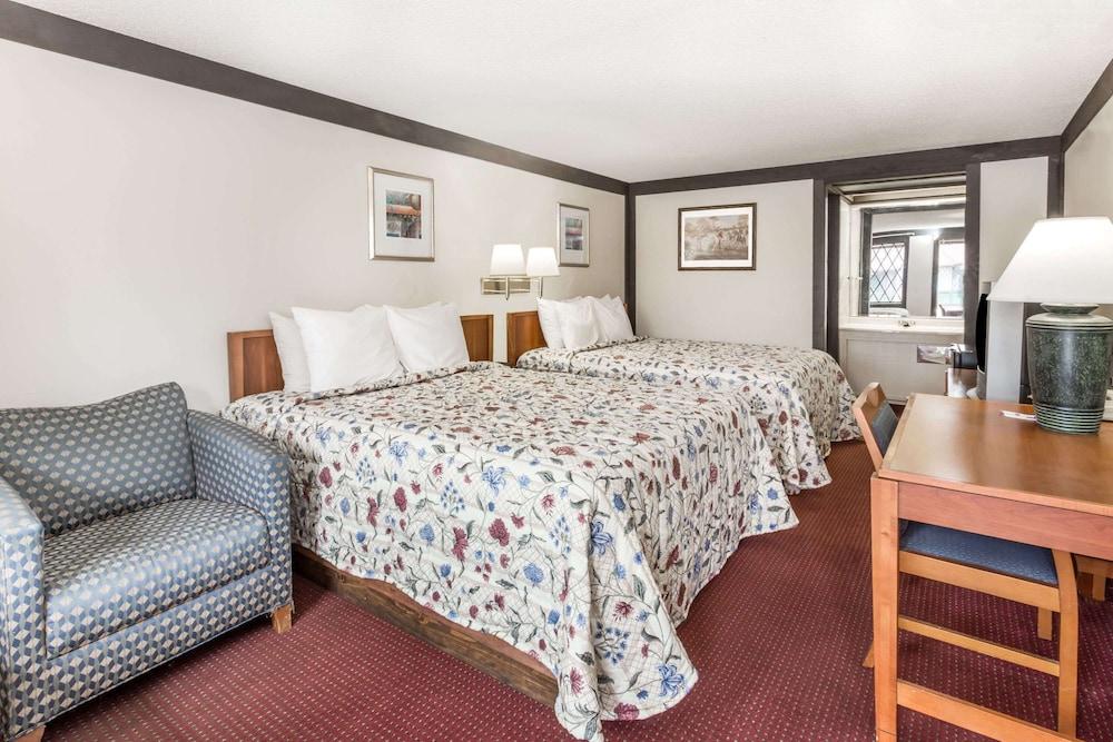Knights Inn Racine photo 14