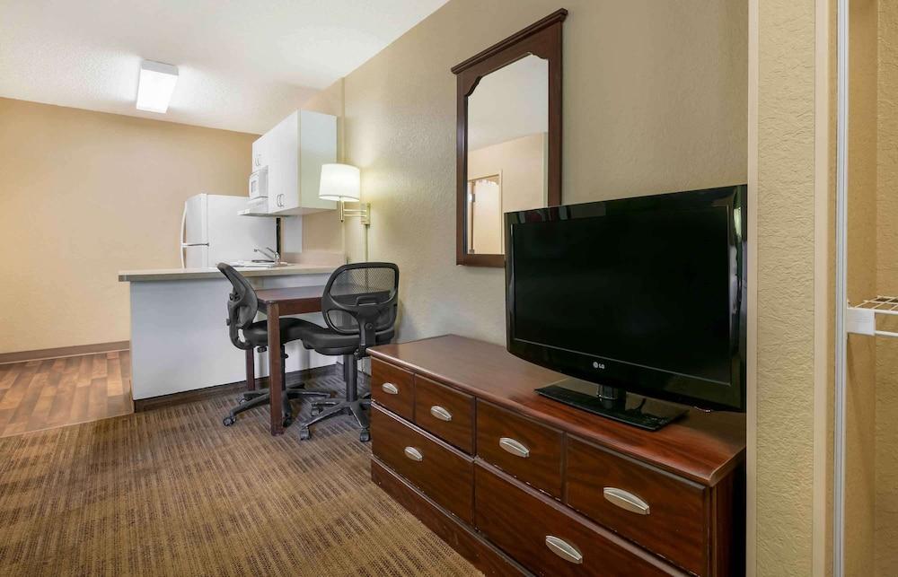 Extended Stay America Select Suites Gainesville I-75 photo 14