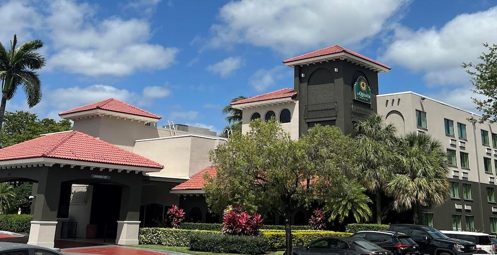 La Quinta Inn & Suites by Wyndham Ft Lauderdale Cypress Cr photo 35