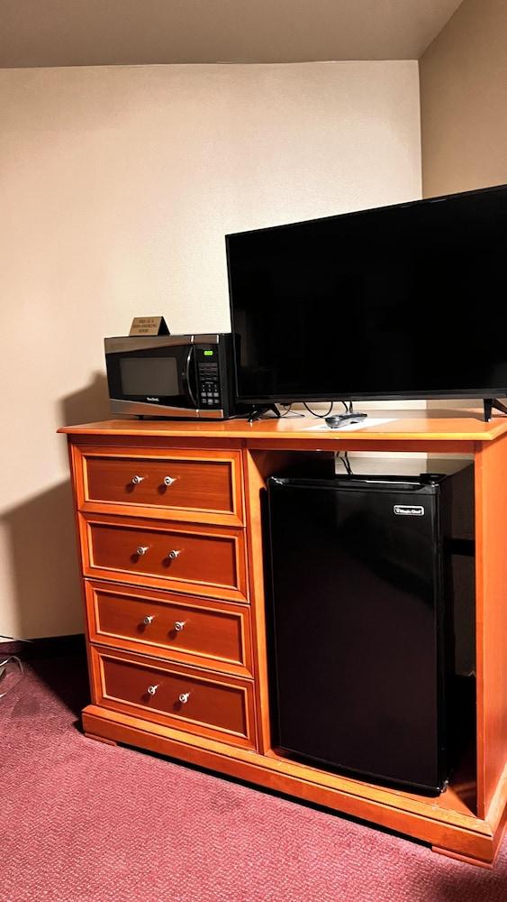 Morgan Inn And Suites photo 33