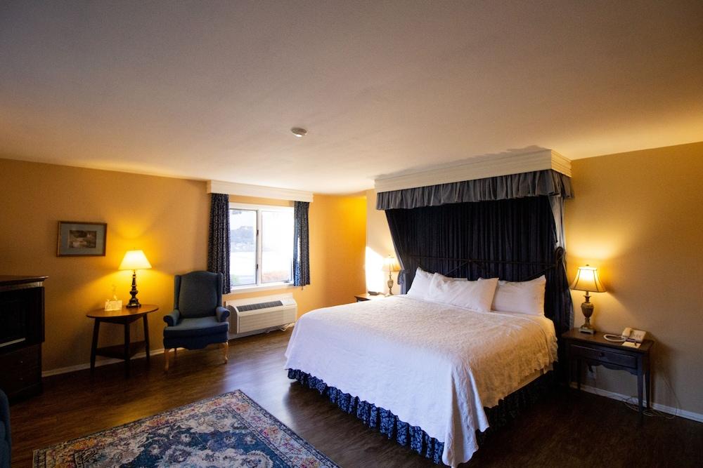 Delamater Inn photo 75