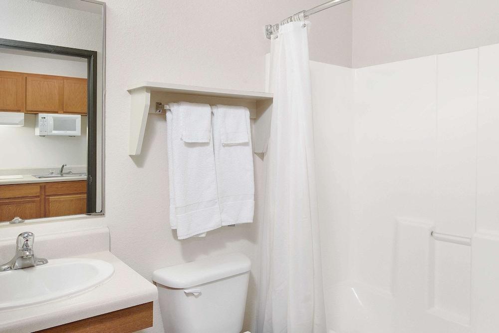 WoodSpring Suites Fort Worth Forest Hill photo 11