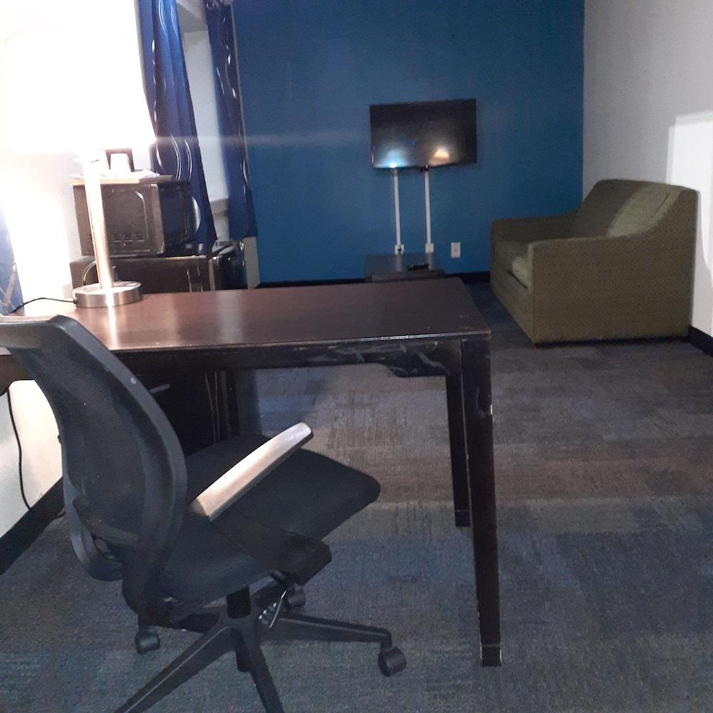 Americas Best Value Inn & Suites Phenix City photo 11