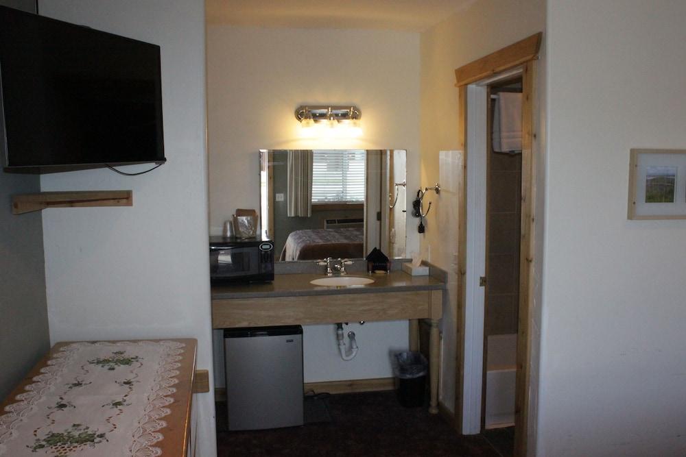 The Historic Madison Hotel Motel photo 63