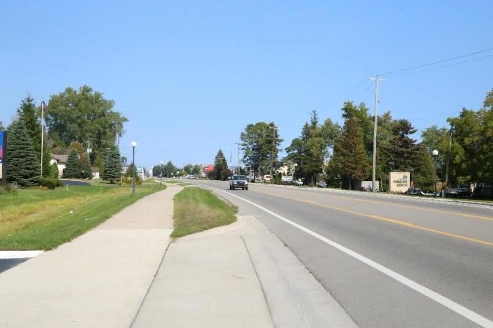 Crows Nest Inn Tawas photo 31