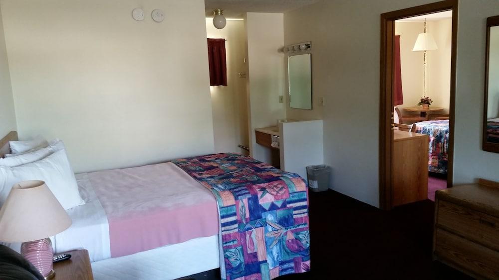 Surfside Motel photo 18