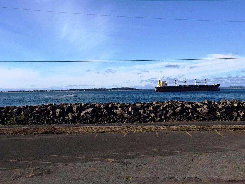 Islander Westport photo 12