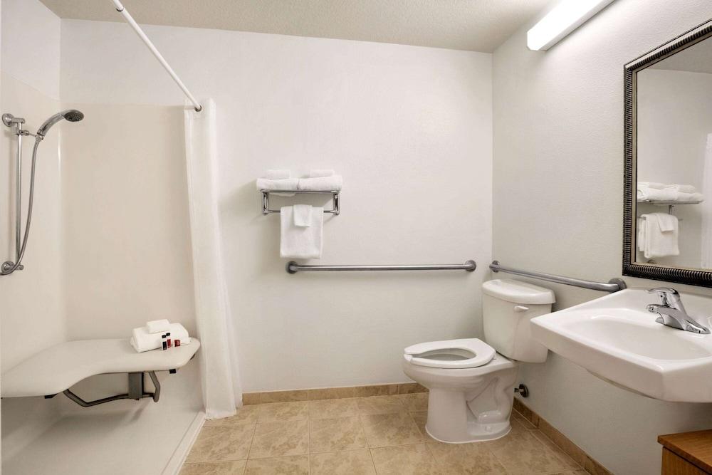 Microtel Inn & Suites by Wyndham Culpeper photo 10