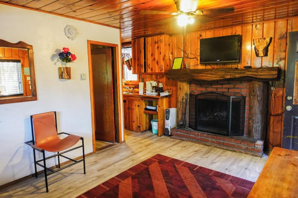 Sleepy Hollow Cabins and Hotel photo 29