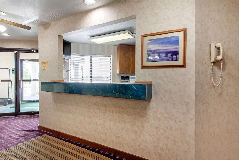 Econo Lodge Oacoma - Chamberlain West photo 3