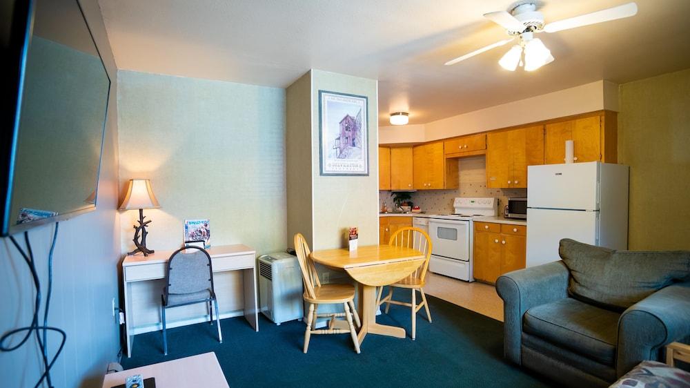 Triangle Motel photo 54