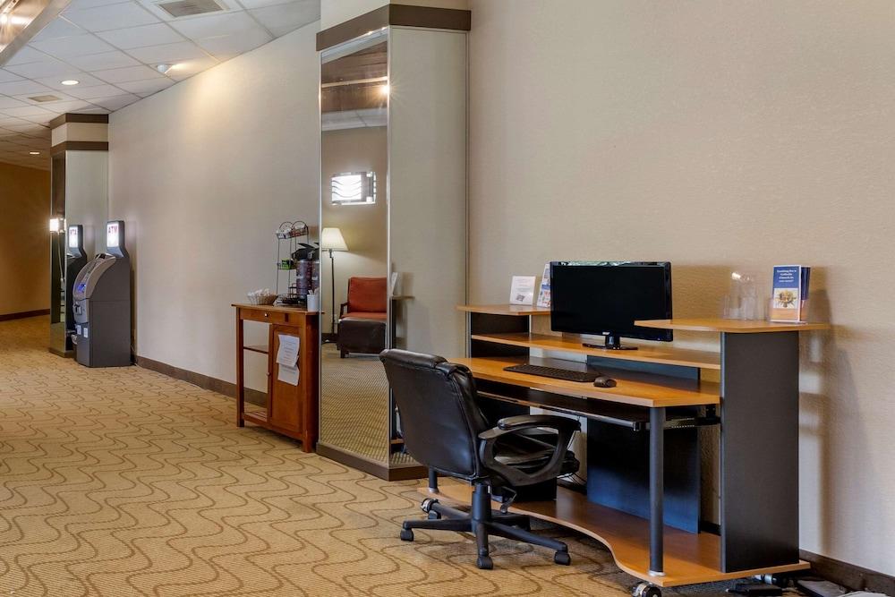 Comfort Inn Alliance photo 54
