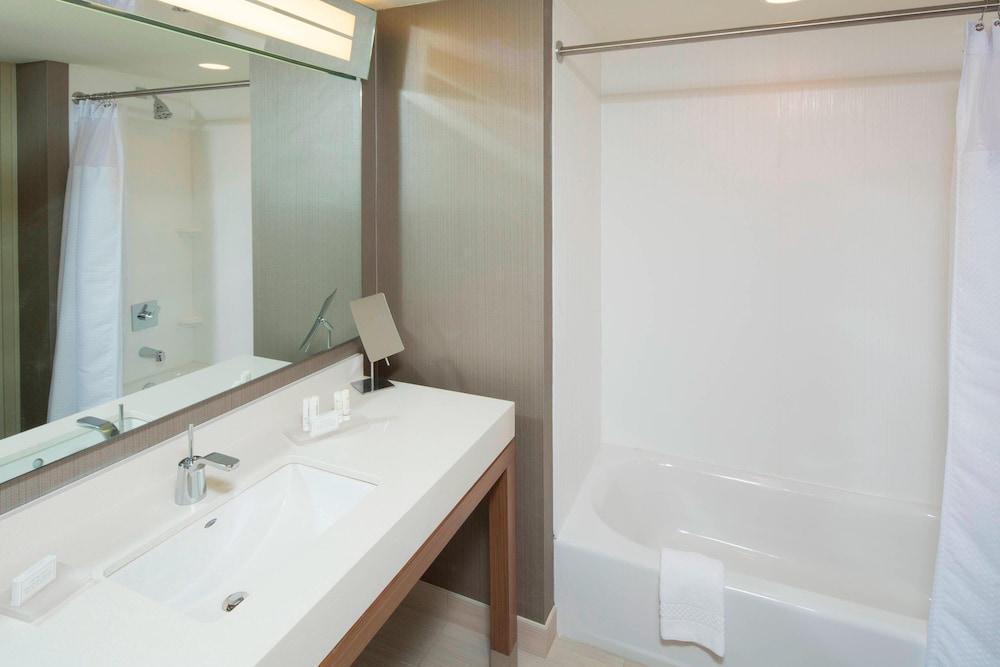 Courtyard by Marriott Dallas Midlothian-Midlothian Conf Ctr photo 2