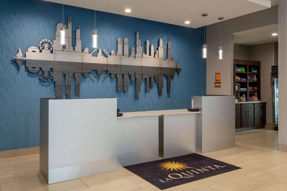 La Quinta Inn & Suites by Wyndham Shorewood photo 33