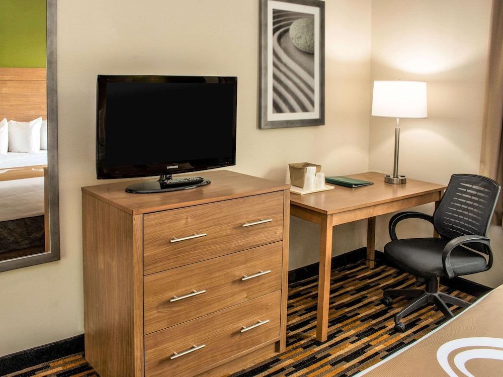 Quality Suites Lake Wright - Norfolk Airport photo 6