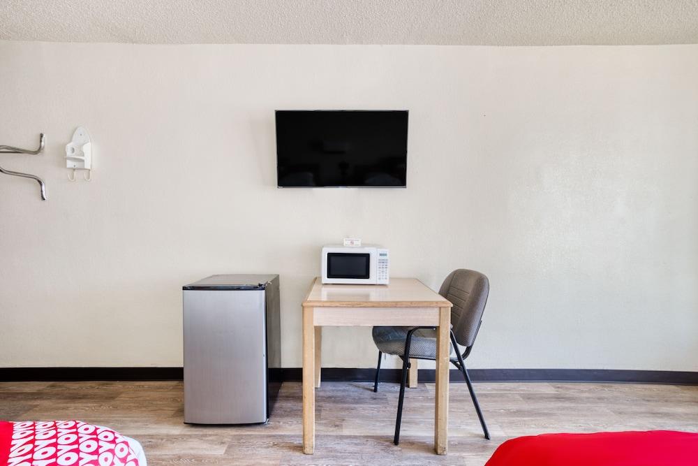 OYO Hotel Waco University Area/ I-35 photo 11