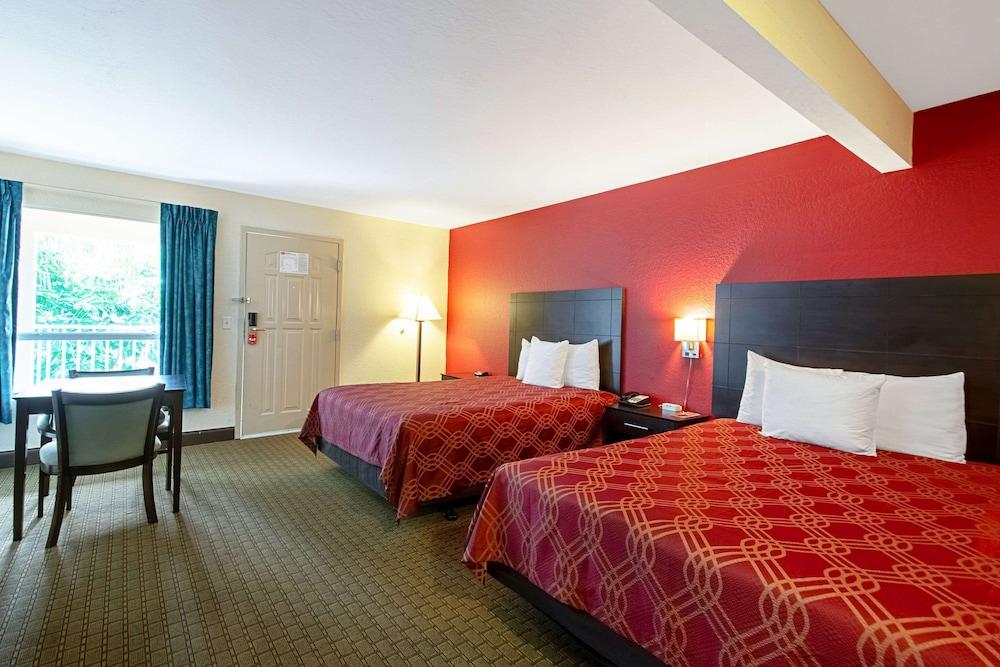 Econo Lodge Inn & Suites Clearwater Central photo 19
