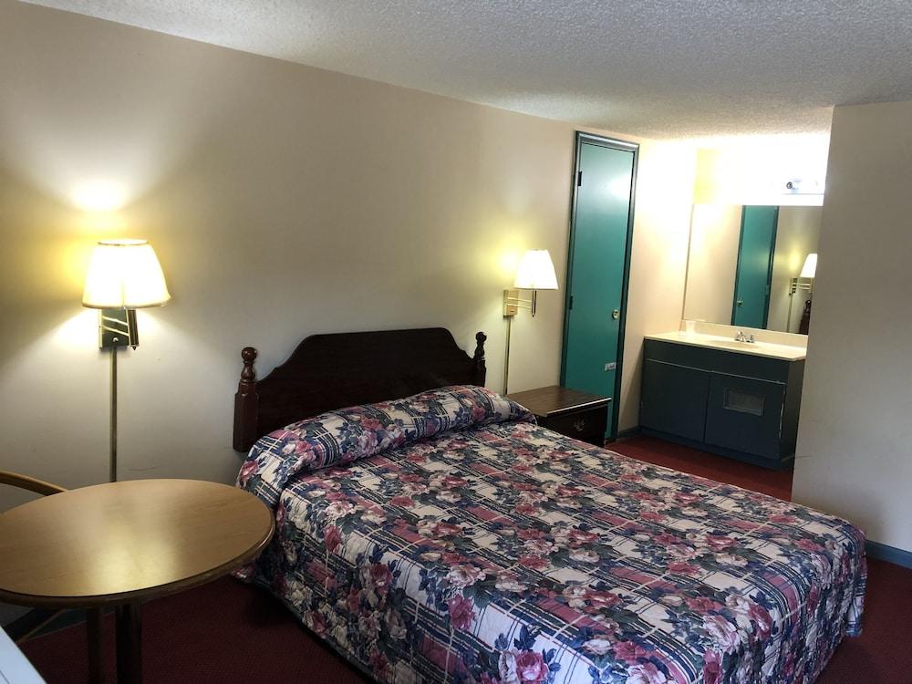 Red Maple Inn photo 8