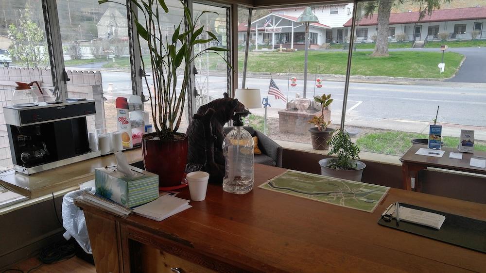 RoseWood Inn photo 58