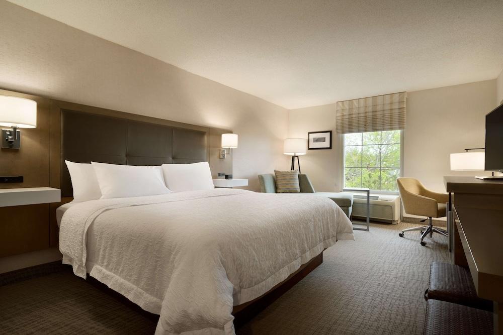 Hampton Inn & Suites Newport/Middletown photo 14