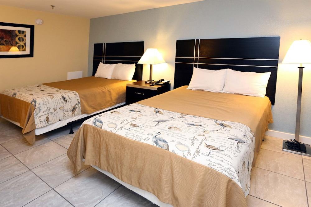 Blue Marlin Inn & Suites photo 3