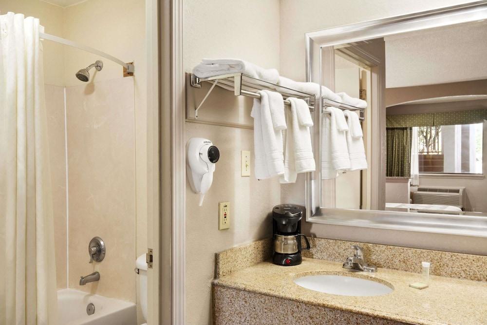 Staywell Suites photo 12