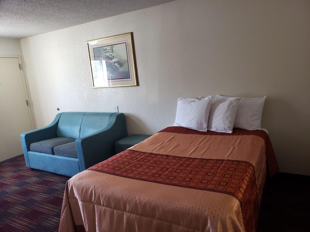 Americas Best Value Inn & Suites Harrisonville photo 62