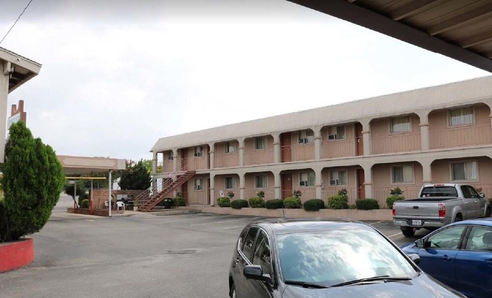 Cactus Inn and Suites photo 9