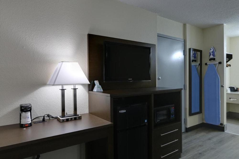 Baymont by Wyndham Ridgeland I-95 photo 13