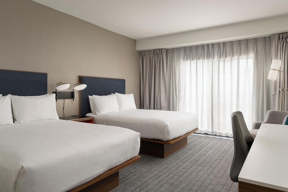 Courtyard by Marriott Brunswick photo 7