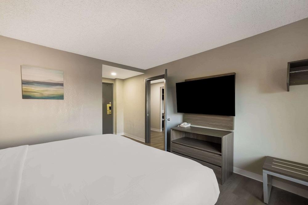 Suburban Studios Milwaukee Airport photo 15