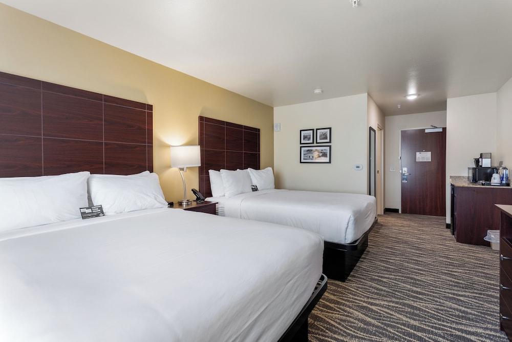 Cobblestone Hotel & Suites - Waukesha photo 12