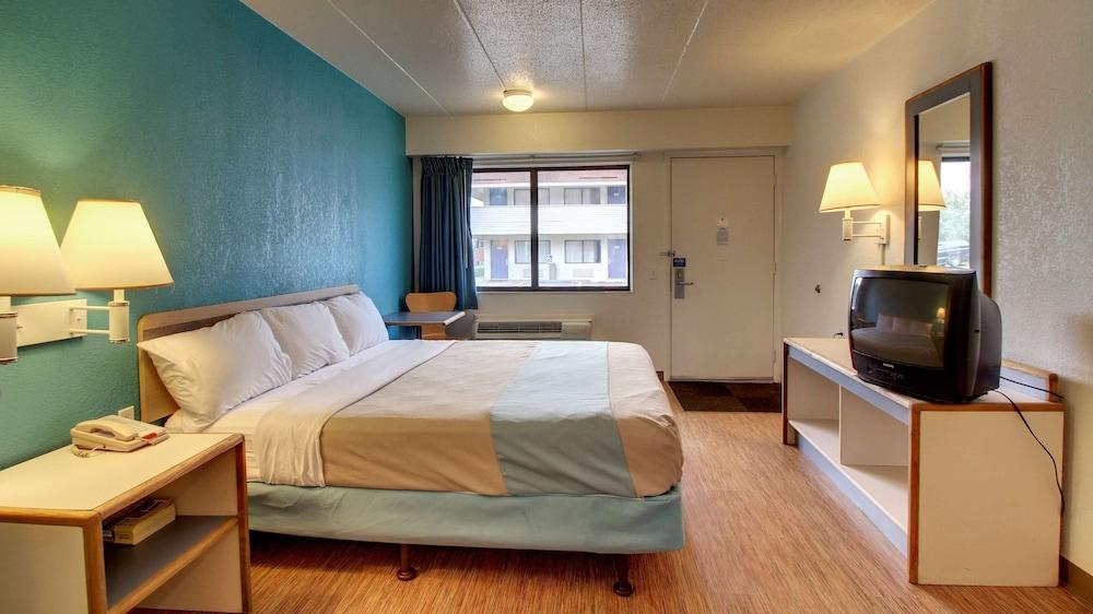 Motel 6 Cedar Rapids, IA photo 6