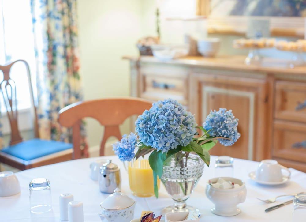 Carriage House Inn photo 30