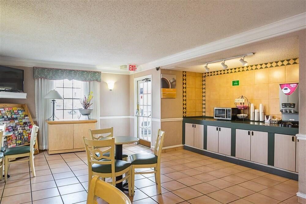 San Mateo Inn photo 28