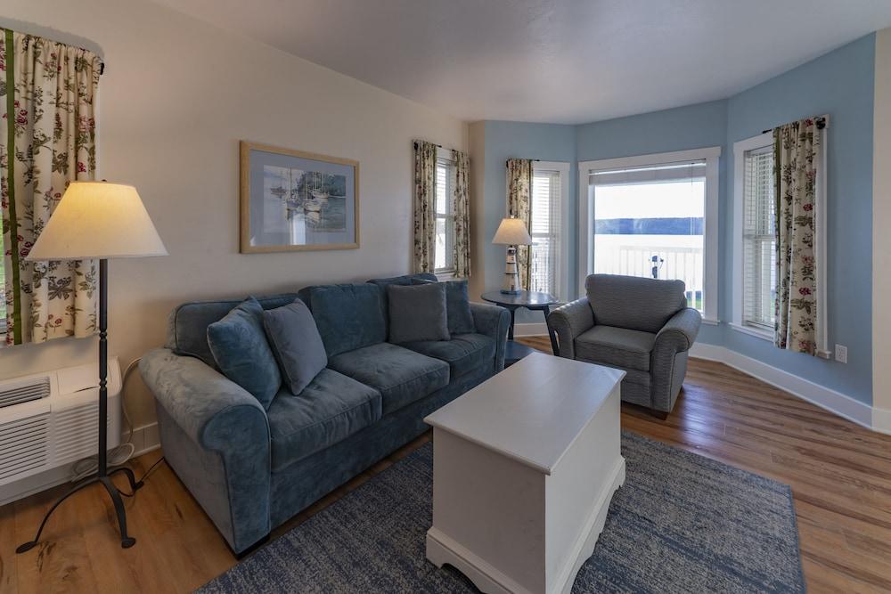 Edgewater Resort photo 58
