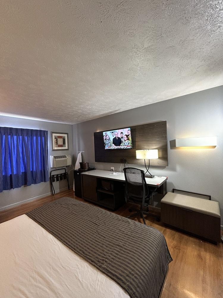 Rodeway Inn Emporia photo 8