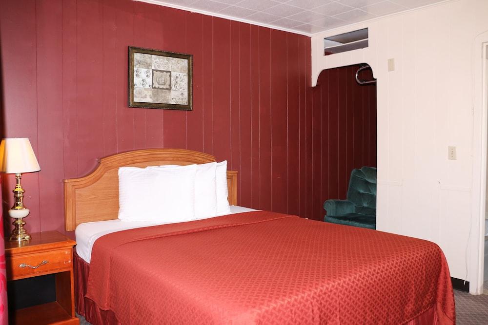 Frontier Motel photo 5
