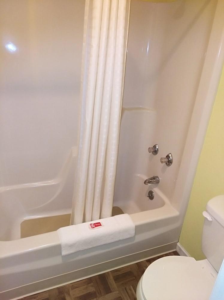 Econo Lodge Hornell photo 30