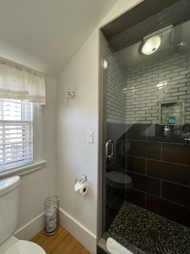 Beach Breeze Inn photo 45
