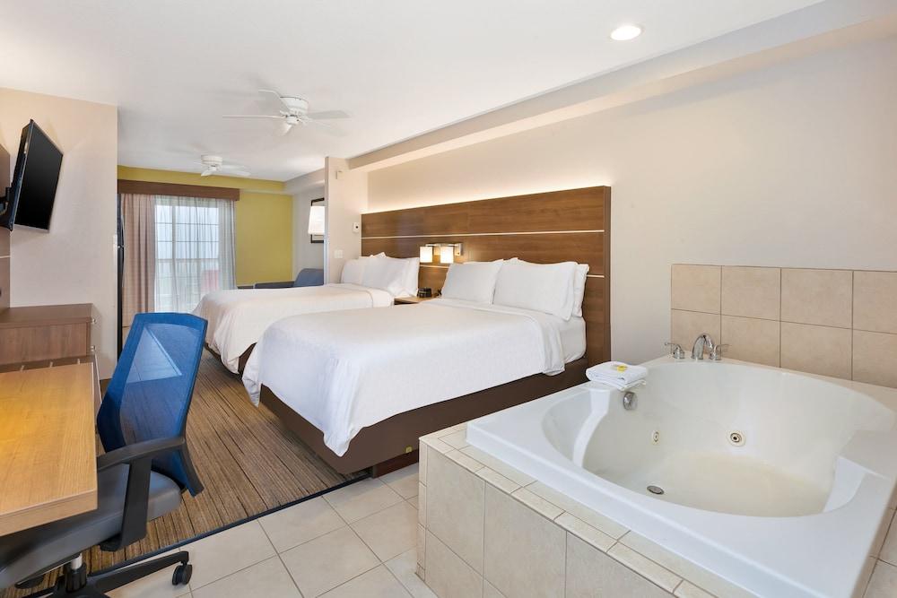 Holiday Inn Express & Suites Petoskey by IHG photo 36