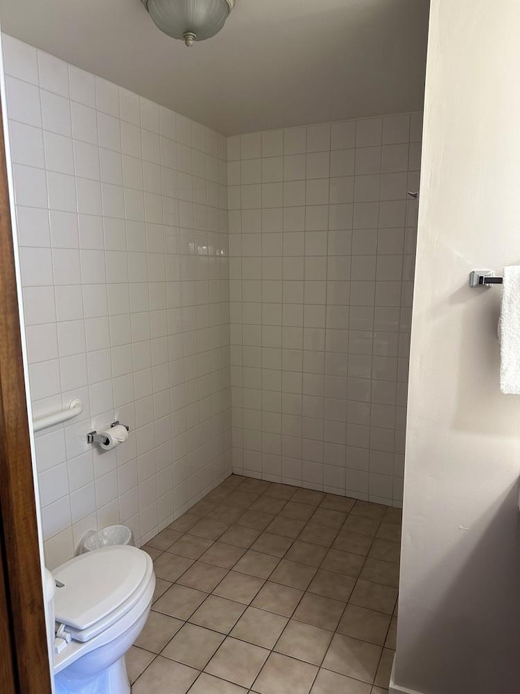 Lee Vining Motel photo 57