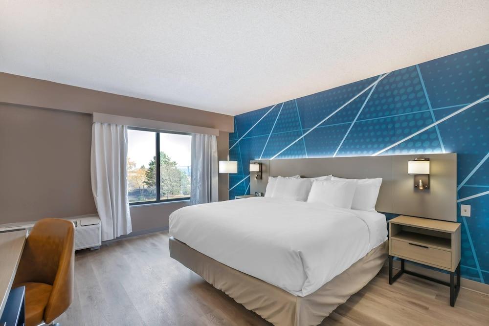 Comfort Inn & Suites Arlington Heights - Buffalo Grove photo 13