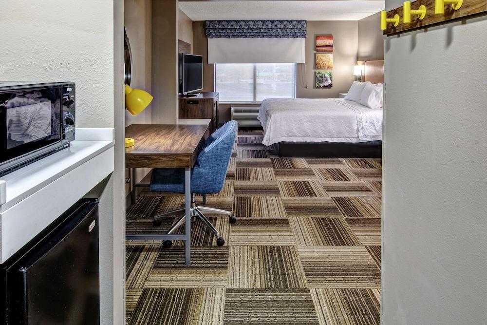 Hampton Inn Latrobe photo 11