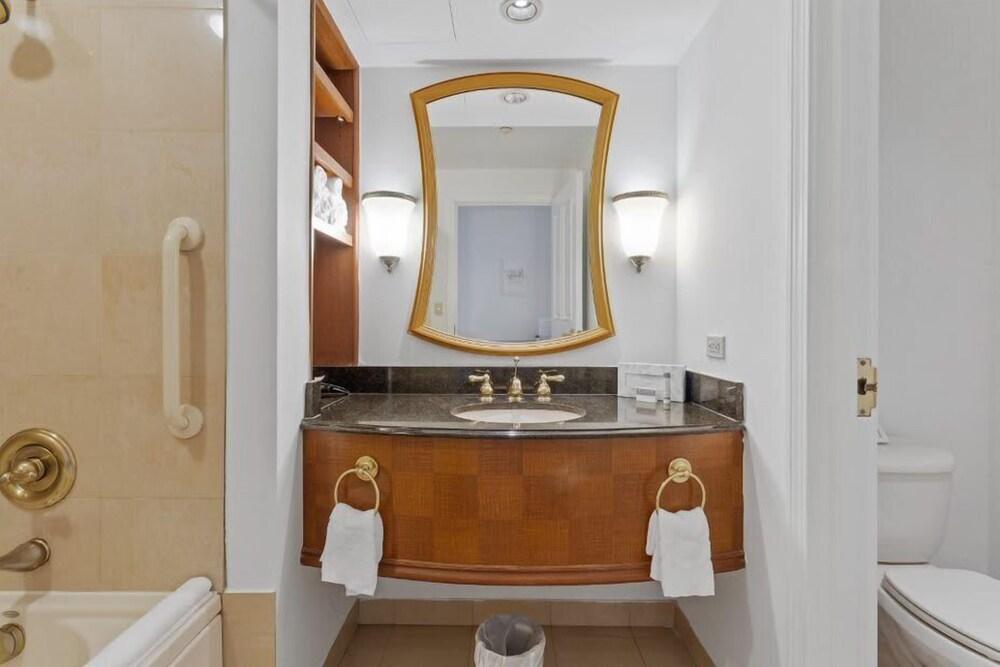 Astonishing Beachfront King Hotel CozySuites photo 14