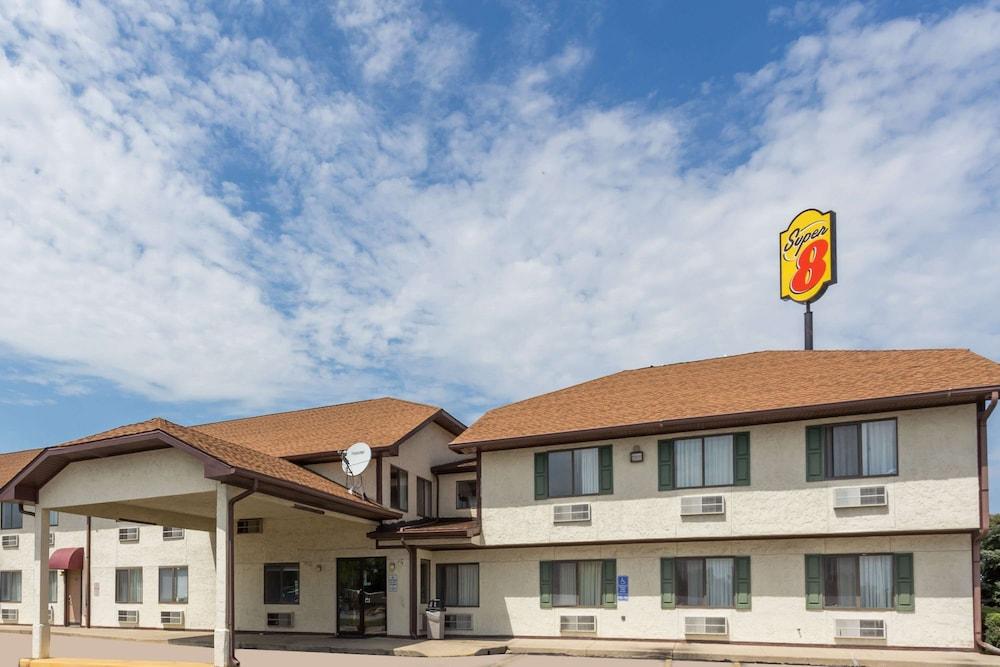 Super 8 by Wyndham Morris — hotel in Morris